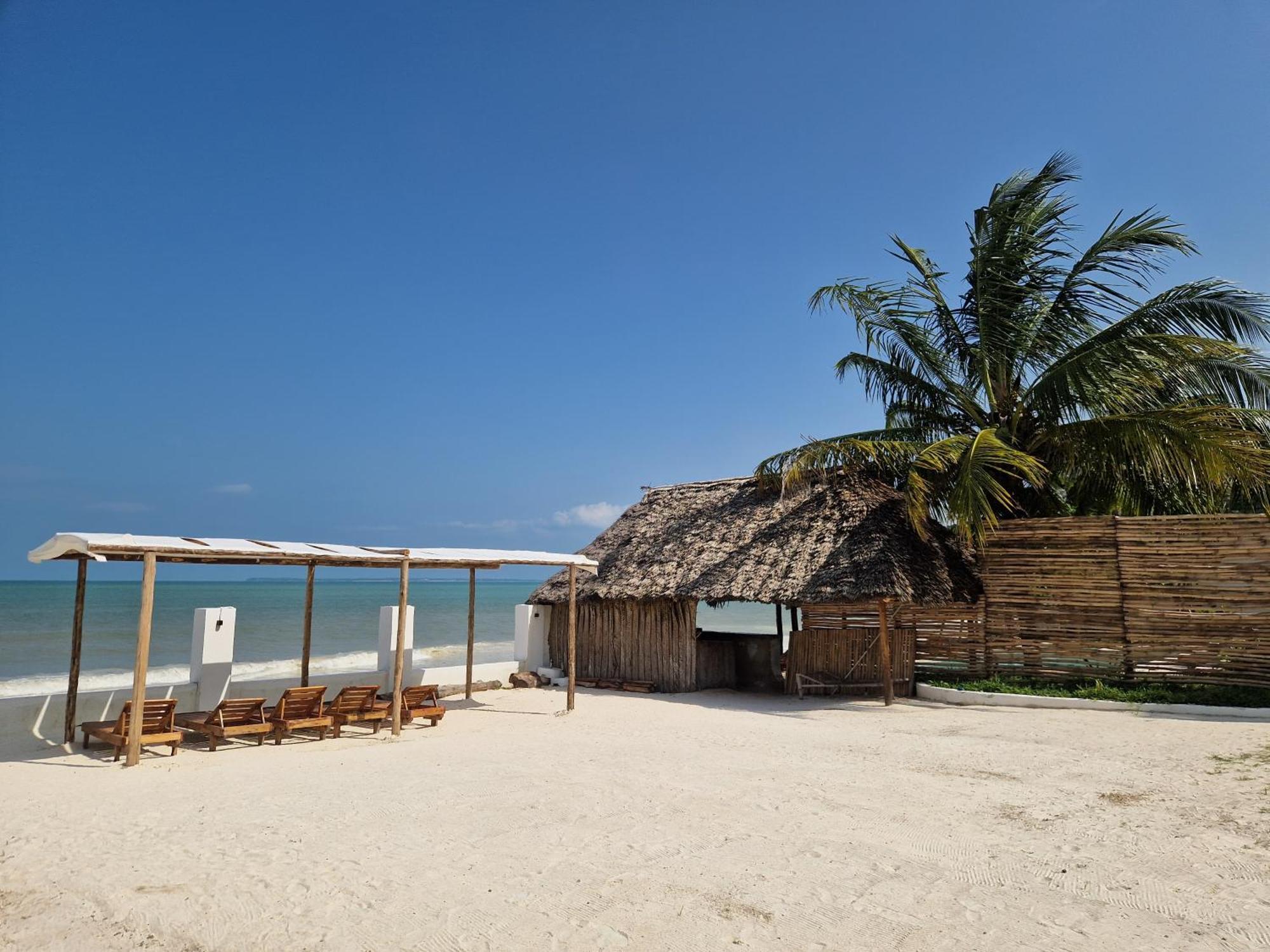 Uroa Zanzibar Vera Beach Hotel By Moonshine Dikoni Ruang foto